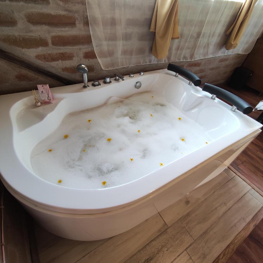 El Castillo Del Lobo Pululahua Bed and Breakfast Κίτο Εξωτερικό φωτογραφία